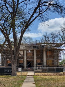 Visitando lugares inesperados descubriendo historias y joyas. 