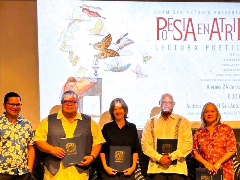 Poesía en Atril en San Antonio: Una Experiencia&nbsp;Multicultural